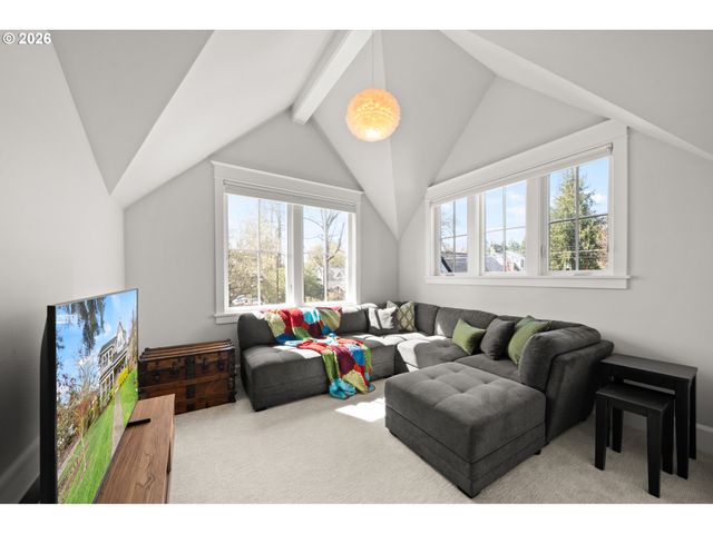 804 4TH St, Lake Oswego, OR 97034