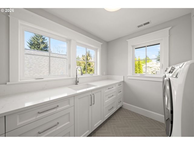 804 4TH St, Lake Oswego, OR 97034