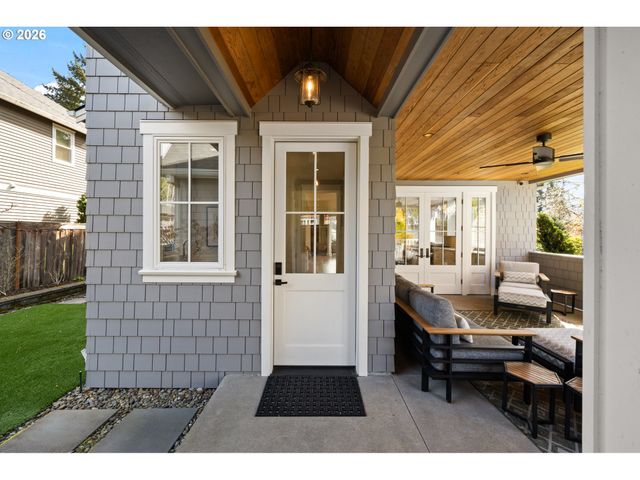 804 4TH St, Lake Oswego, OR 97034