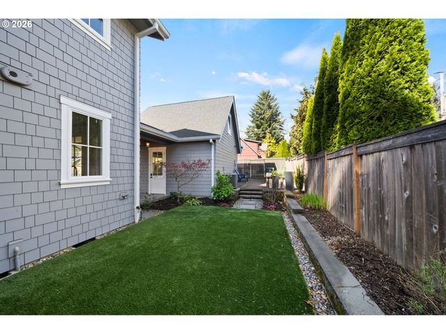 804 4TH St, Lake Oswego, OR 97034