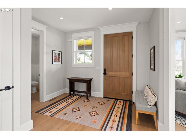 804 4TH St, Lake Oswego, OR 97034