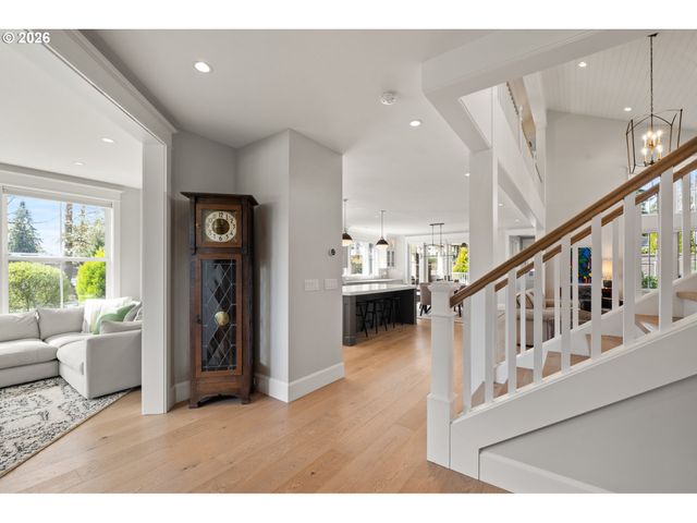 804 4TH St, Lake Oswego, OR 97034