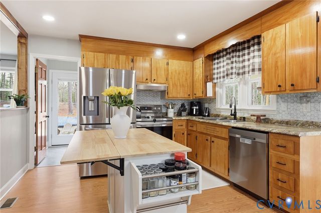 8926 Dabney Dr, Dinwiddie, VA 23885