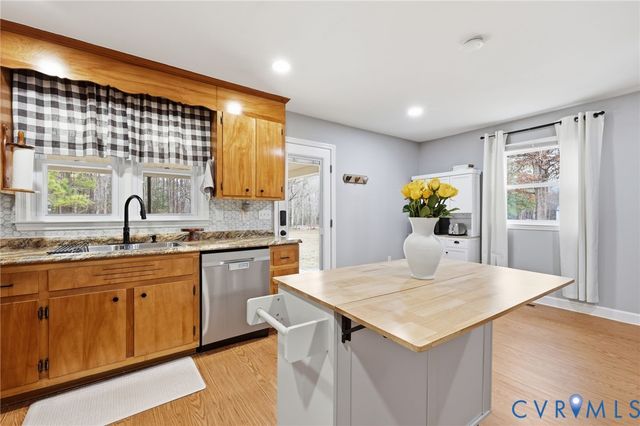 8926 Dabney Dr, Dinwiddie, VA 23885