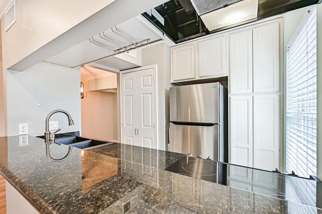 402 Post Office 201, Galveston, TX 77550