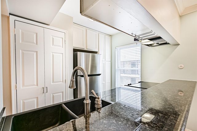 402 Post Office 201, Galveston, TX 77550