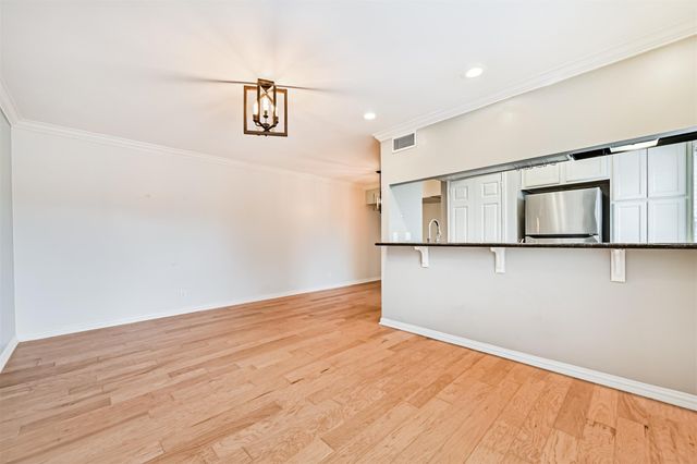 402 Post Office 201, Galveston, TX 77550