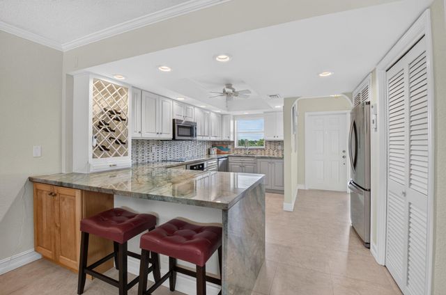1040 BANYAN Road 4060, Boca Raton, FL 33432