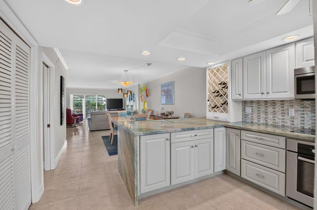 1040 BANYAN Road 4060, Boca Raton, FL 33432