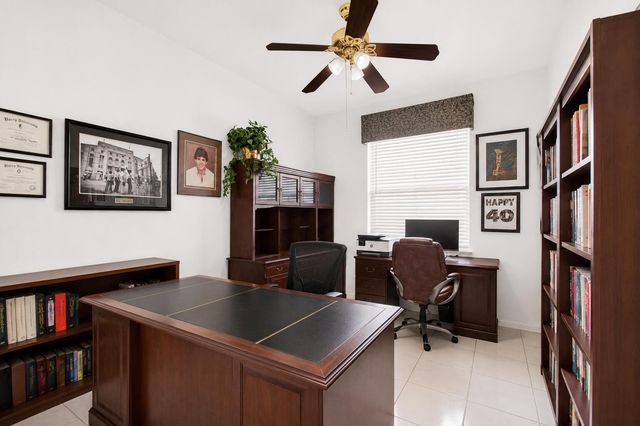 10773 Royal Caribbean Circle, Boynton Beach, FL 33437
