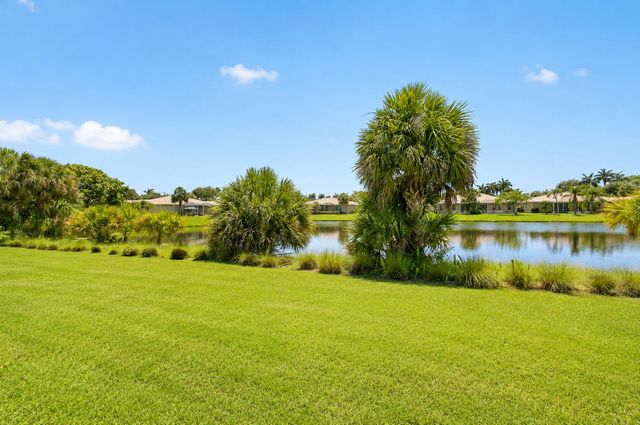 10773 Royal Caribbean Circle, Boynton Beach, FL 33437