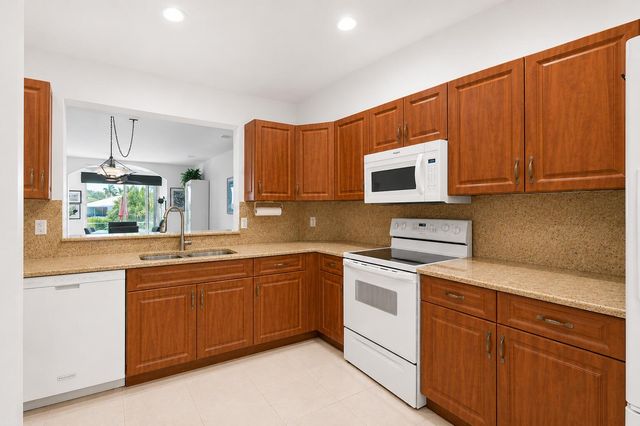 10773 Royal Caribbean Circle, Boynton Beach, FL 33437