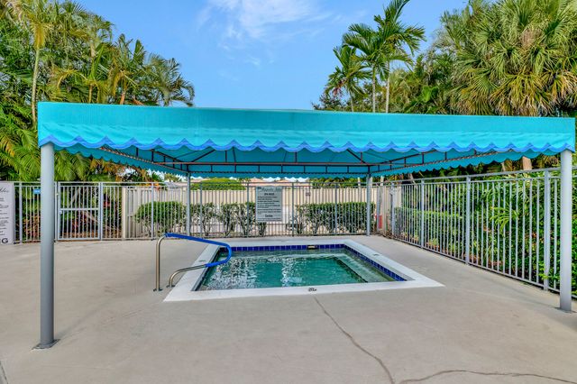10773 Royal Caribbean Circle, Boynton Beach, FL 33437