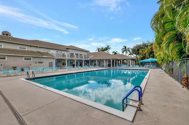 10773 Royal Caribbean Circle, Boynton Beach, FL 33437