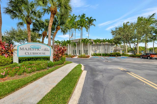 10773 Royal Caribbean Circle, Boynton Beach, FL 33437