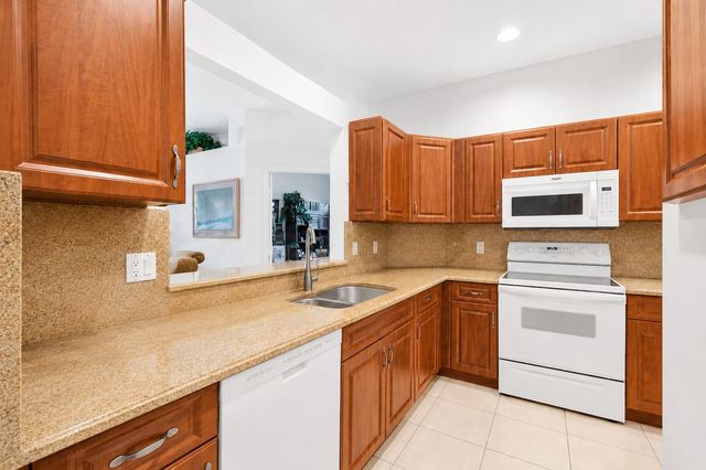 10773 Royal Caribbean Circle, Boynton Beach, FL 33437