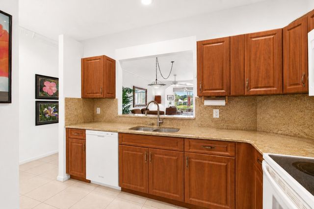 10773 Royal Caribbean Circle, Boynton Beach, FL 33437