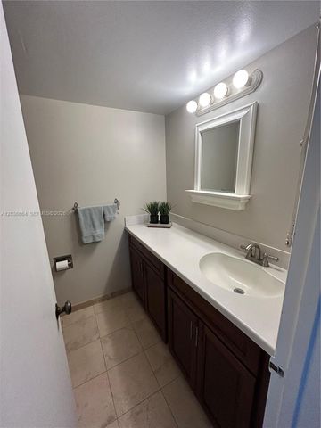 3100 NE 49th Street 510, Fort Lauderdale, FL 33308