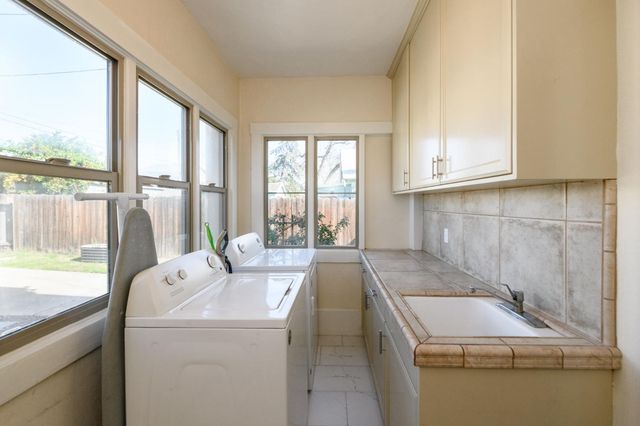 445 E Weldon Avenue, Fresno, CA 93704