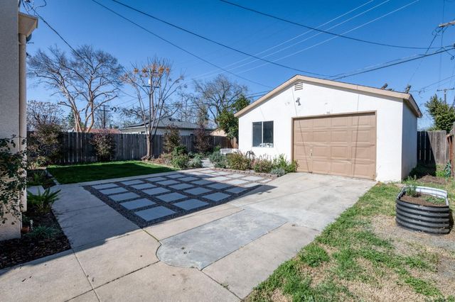 445 E Weldon Avenue, Fresno, CA 93704