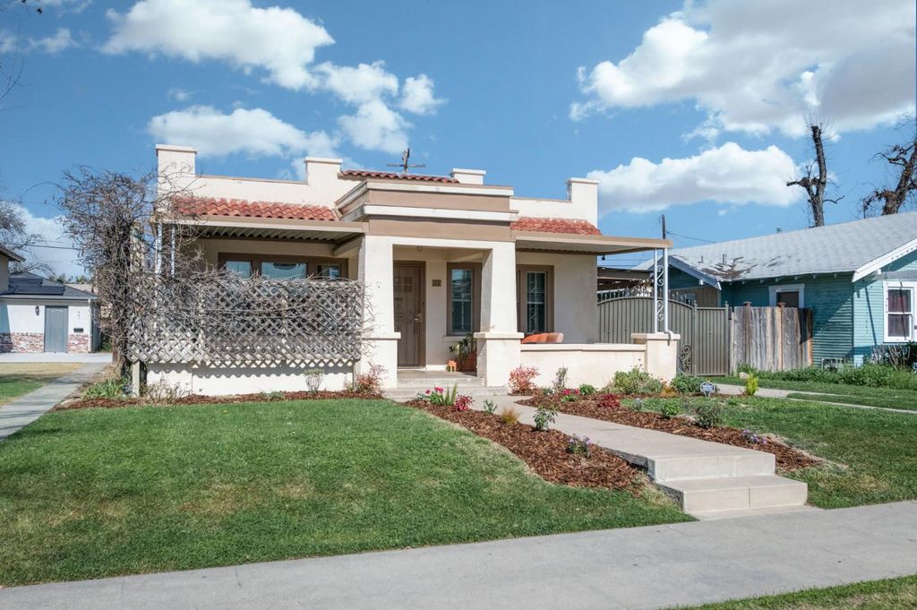 445 E Weldon Avenue, Fresno, CA 93704