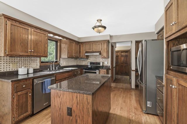 406 Crescent LANE, Thiensville, WI 53092