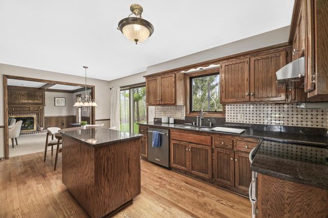 406 Crescent LANE, Thiensville, WI 53092