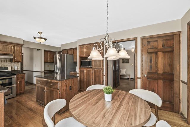 406 Crescent LANE, Thiensville, WI 53092
