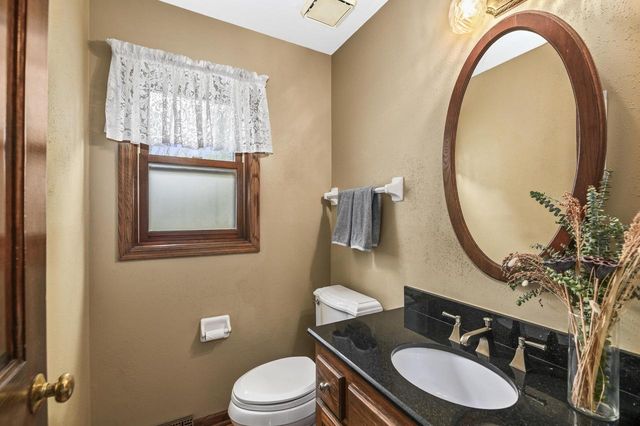 406 Crescent LANE, Thiensville, WI 53092