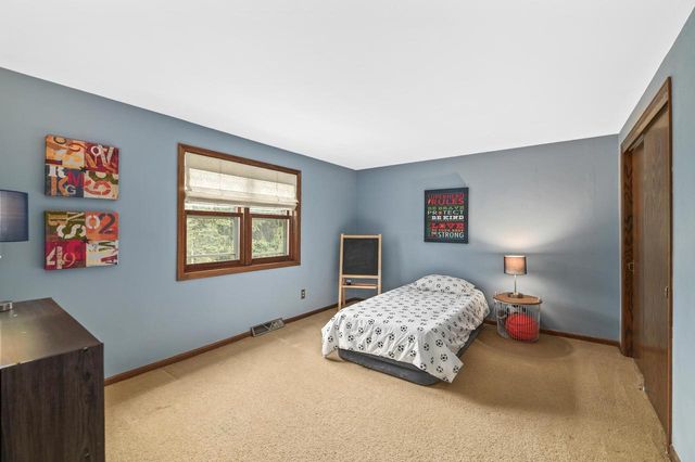 406 Crescent LANE, Thiensville, WI 53092
