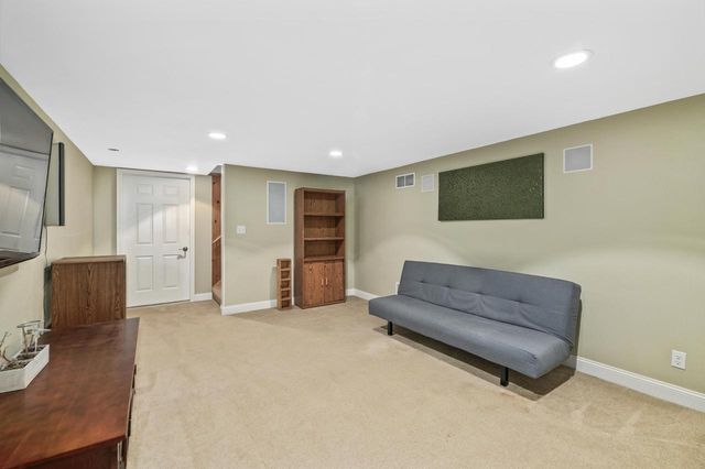 406 Crescent LANE, Thiensville, WI 53092