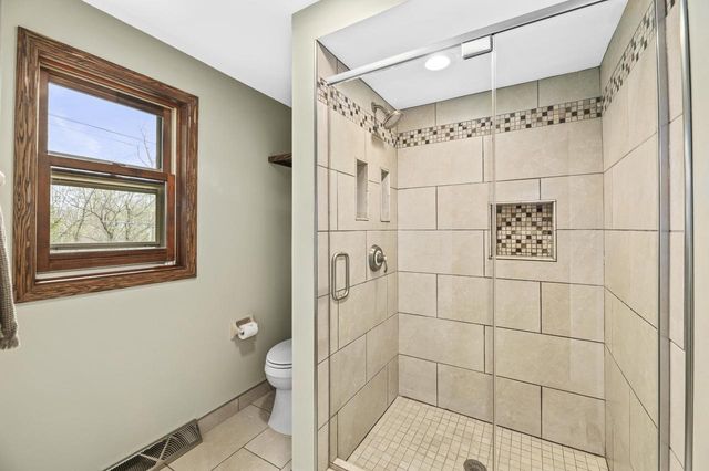 406 Crescent LANE, Thiensville, WI 53092