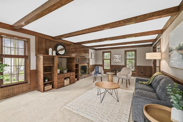 406 Crescent LANE, Thiensville, WI 53092