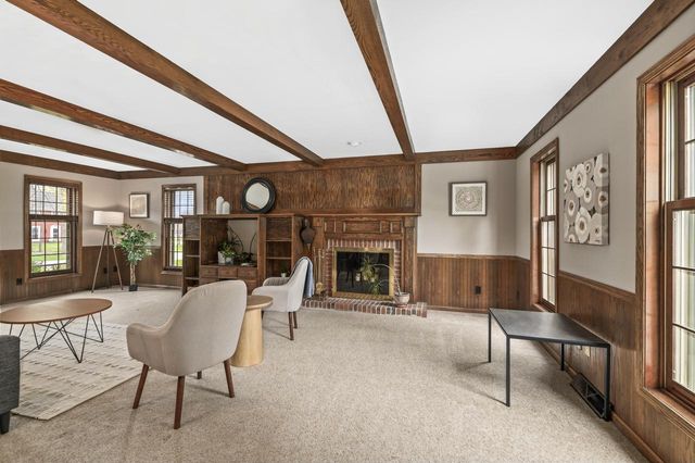 406 Crescent LANE, Thiensville, WI 53092