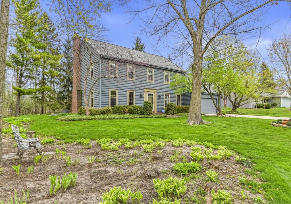 406 Crescent LANE, Thiensville, WI 53092