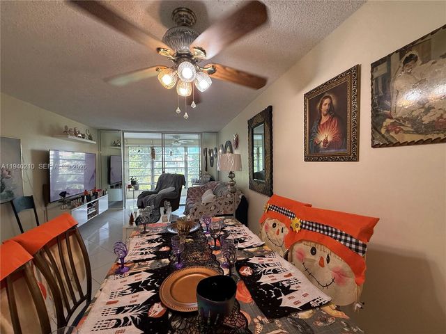 9041 Sunrise Lakes Boulevard 207, Sunrise, FL 33322