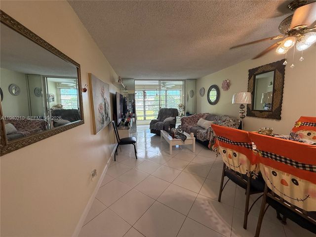 9041 Sunrise Lakes Boulevard 207, Sunrise, FL 33322