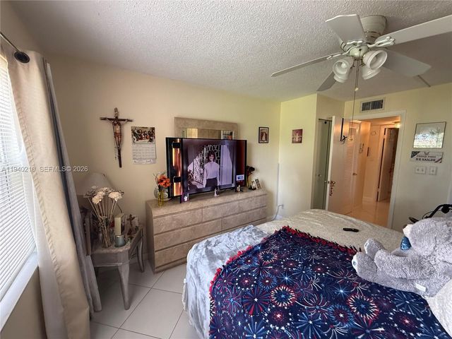 9041 Sunrise Lakes Boulevard 207, Sunrise, FL 33322