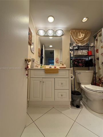 9041 Sunrise Lakes Boulevard 207, Sunrise, FL 33322