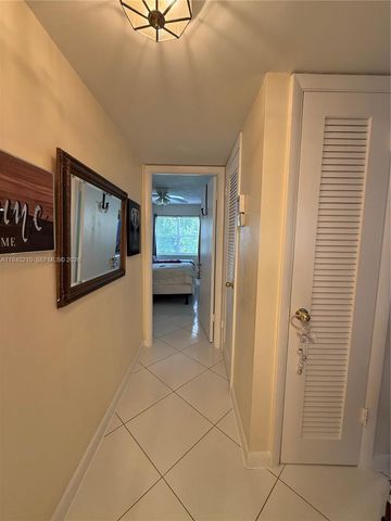 9041 Sunrise Lakes Boulevard 207, Sunrise, FL 33322