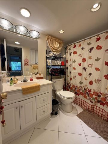 9041 Sunrise Lakes Boulevard 207, Sunrise, FL 33322