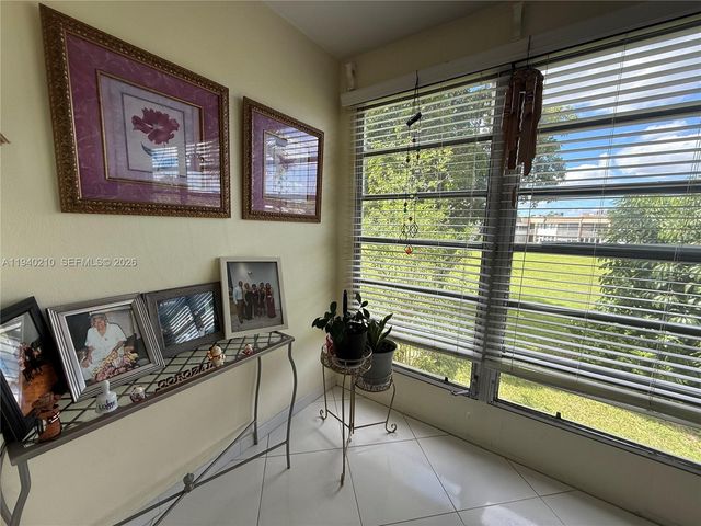 9041 Sunrise Lakes Boulevard 207, Sunrise, FL 33322