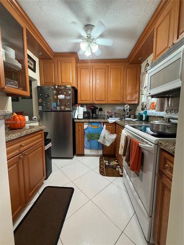 9041 Sunrise Lakes Boulevard 207, Sunrise, FL 33322
