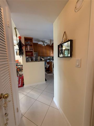 9041 Sunrise Lakes Boulevard 207, Sunrise, FL 33322