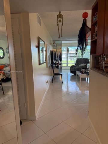 9041 Sunrise Lakes Boulevard 207, Sunrise, FL 33322