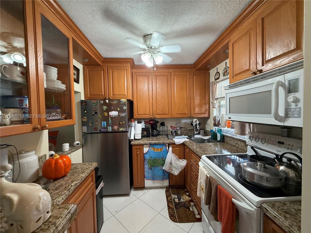 9041 Sunrise Lakes Boulevard 207, Sunrise, FL 33322