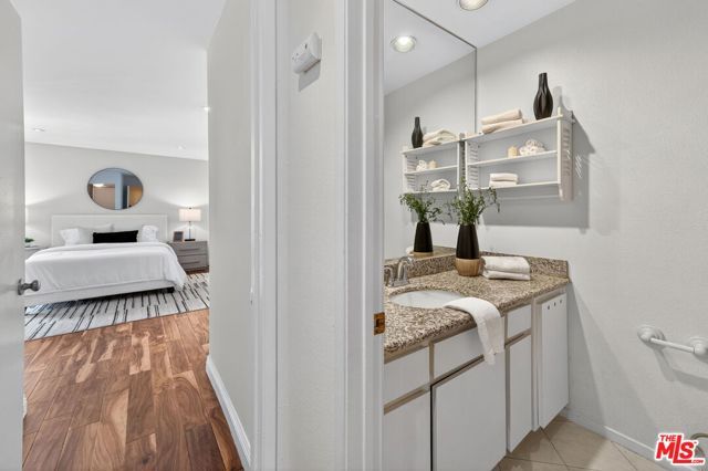 8530 Holloway Drive 303, West Hollywood, CA 90069