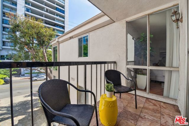 8530 Holloway Drive 303, West Hollywood, CA 90069