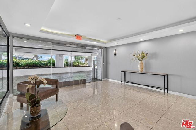 8530 Holloway Drive 303, West Hollywood, CA 90069