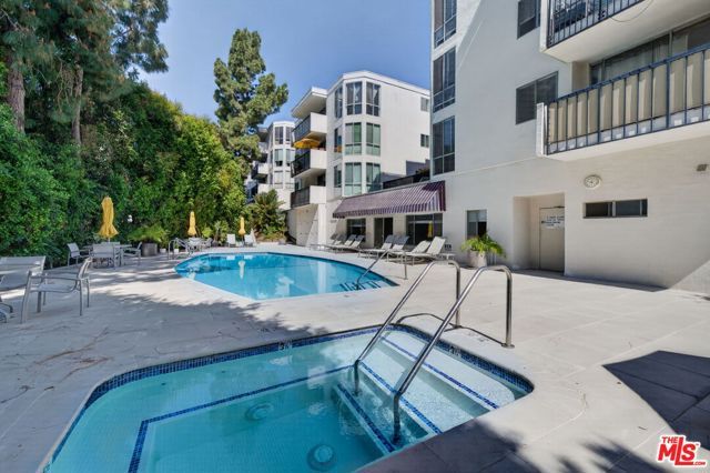 8530 Holloway Drive 303, West Hollywood, CA 90069